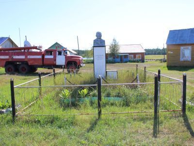 Памятник первому старосте Кюкяйского наслега Самсонову Н.А.