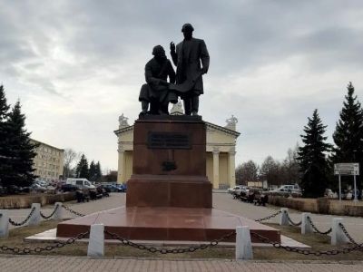 Памятник Е.А. и М.Е. Черепановым