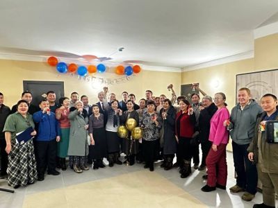 Ключи от новых квартир вручили переселенцам из аварийного жилья в Намском районе 