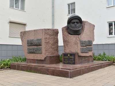 Памятный знак летчику-космонавту А.Г.Николаеву