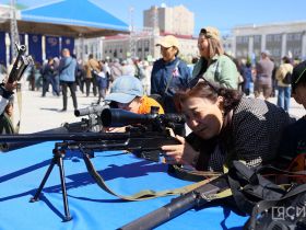 «Один день с полицией»: в Якутске развернули выставку вооружения и спецтехники