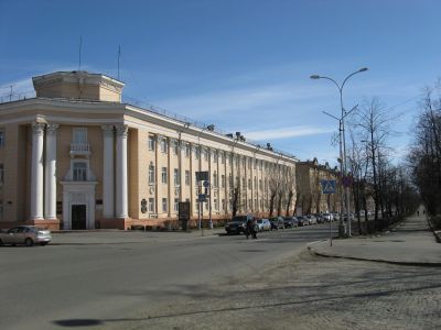 Памятное место, где находился дом, в котором в 1784-1785 гг. жил поэт Державин Гаврила Романович