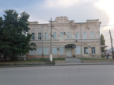 Дом Тарасова с магазином