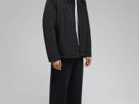 Утепленная куртка с капюшоном