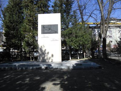 Братская могила советских моряков, погибших в боях с фашистскими захватчиками