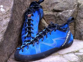 Скальные туфли NOMAD