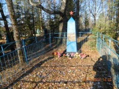 Братская могила партизан, погибших в боях с немецко-фашистскими захватчиками