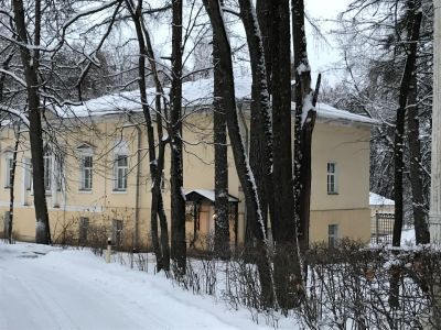 Флигель правый