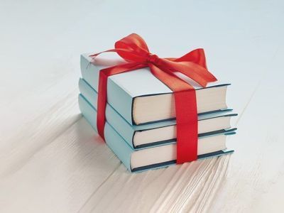 Подарок к празднику: забирай и читай