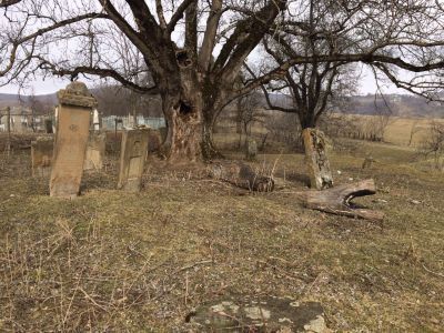 Стела надмогильная