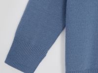 Джемпер с v-образной горловиной и широкими рукавами