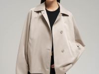 Ветровка со съемным капюшоном