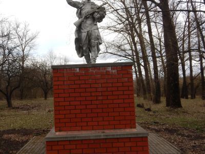 Памятный знак в честь погибших односельчан в годы Великой Отечественной войны