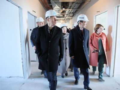 Глава Якутии и министр здравоохранения РФ проверили ход строительства онкоцентра в Якутске