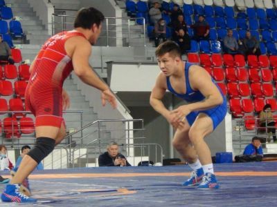 По итогам второго дня чемпионата ДФО у якутских борцов два золота, три - у Бурятии
