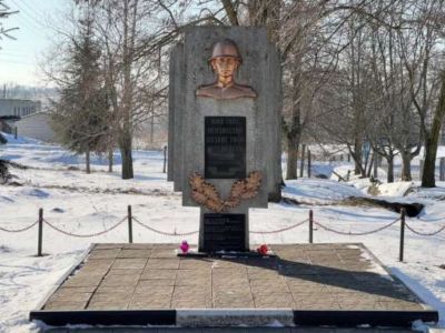 Братская могила воинов Советской Армии, погибших в период Великой Отечественной войны