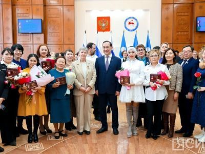 В преддверии Международного женского дня в Якутии наградили многодетных матерей