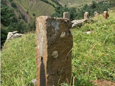 Стела № 16 раннемусульманского кладбища № 1 архитектурного комплекса "Мусийкъонгийкоте"