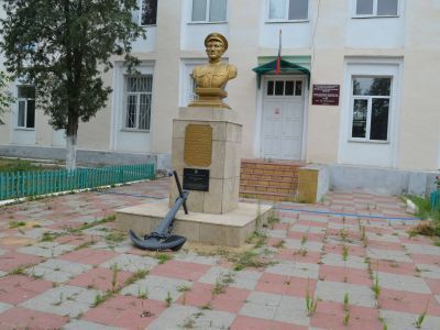 Памятник М.Гаджиеву