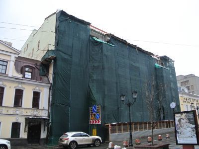 Жилой дом, 1833 г., 1871 г., 1902 г., 1932 г., архитекторы О.И.Бове, П.Давыдов, гражданский инженер И.А.Иванов-Шиц. Здесь в 1833-1834 гг. жил архитектор О.И.Бове