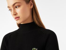 Женский свитер-водолазка Lacoste приталенного кроя с длинным рукавом