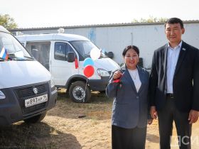 Передвижные лаборатории передали ветеринарным службам Якутии