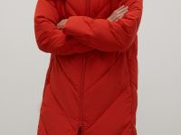 Утепленное пальто с капюшоном