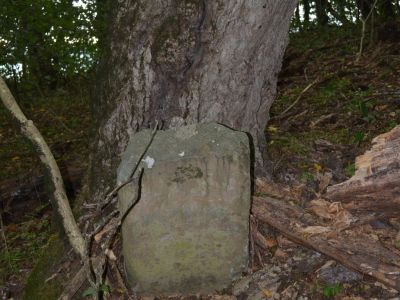 Стела надмогильная