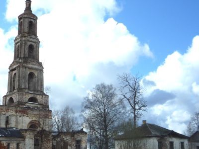 Два дома жилых причта (восточный и западный)