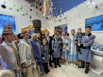 Министр строительства и ЖКХ РФ оценил достижения строительной отрасли Якутии на выставке «Россия»