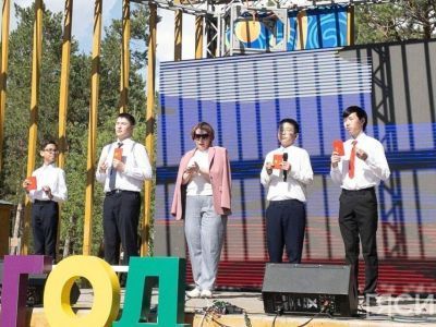 В Якутске четырем юным якутянам вручили паспорта в День защиты детей