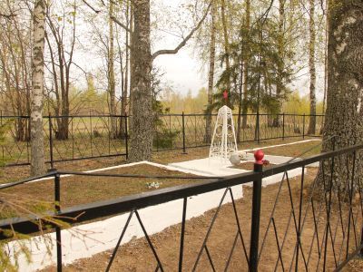 Братская могила воинов Советской Армии, погибших в 1944 г.