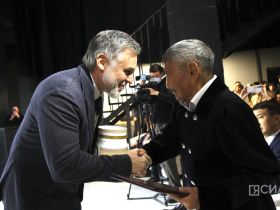 В Якутии отметили 80-летие Бориса Неустроева — Мандар Уус