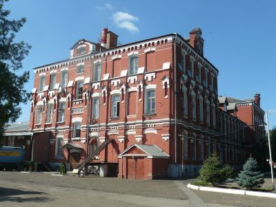 «Ансамбль Астраханского Казённого очистного винного склада», 1898 – 1901 гг. - главный производственный корпус («А»); - проходная («Б»); - административный корпус («В»); - административный корпус («Г»); - склад («Д»); - склад («Е»); - производственный кор