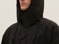 Плащ из водонепроницаемой ткани