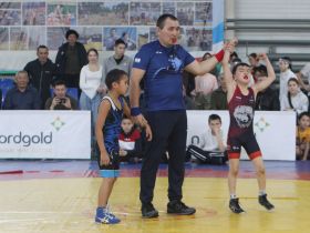 На республиканском турнире в Олекминском улусе определены лучшие борцы