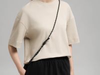 Свободная футболка из хлопкового трикотажа интерло