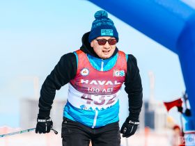 Звезды Олимпийских игр пробежали лыжный марафон с якутянами