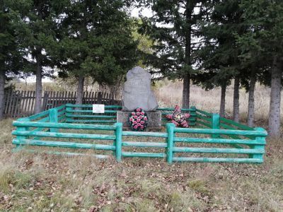 Памятник воинам-землякам, погибшим в годы Великой Отечественной войны (1941-1945 гг.)