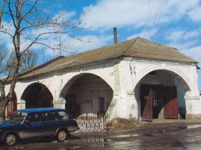 Двор гостиничный (фрагменты)