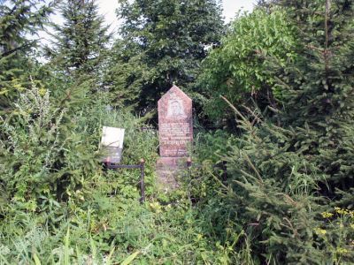 Памятник-стела на месте подвига и гибели Героя Советского Союза Скуридина Ивана Куприяновича. Останки Героя перенесены в д. Гостилицы