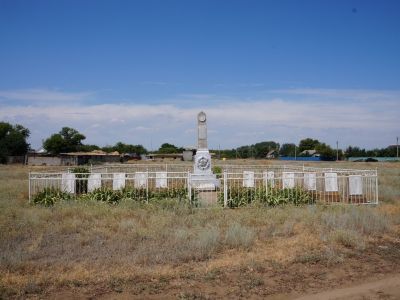 Братская могила советских воинов, погибших в период Сталинградской битвы