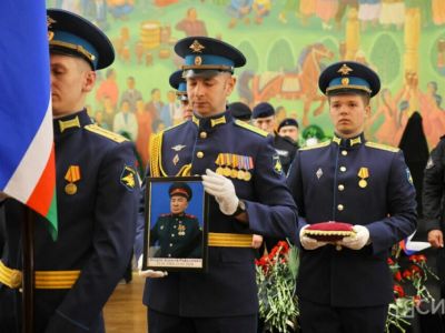 В Якутске простились с Героем России Алексеем Петровым