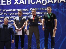 В Усть-Алданском улусе выявили победителей турнира по хапсагаю памяти Иннокентия Халдеева