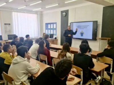 В поселке Депутатском руководитель территориального отдела СК России встретился со школьниками