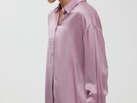 Блузка свободного силуэта с отложным воротником