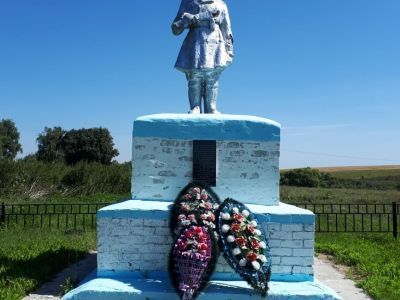 Братская могила воинов Советской Армии, погибших в период Великой Отечественной войны