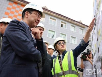 Ход строительства школ в Якутске проверил Айсен Николаев