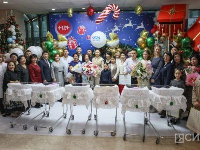 Две тройни в один день выписали из Национального центра медицины Якутии