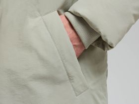 Утепленное пальто с утяжниками на талии